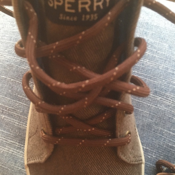 SALE! 🛍SPERRY BOY’S MID TOP SNEAKER 👟 - Picture 4 of 7